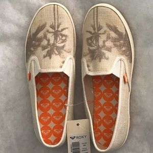 Cute NWT Roxy palm tree shoes
